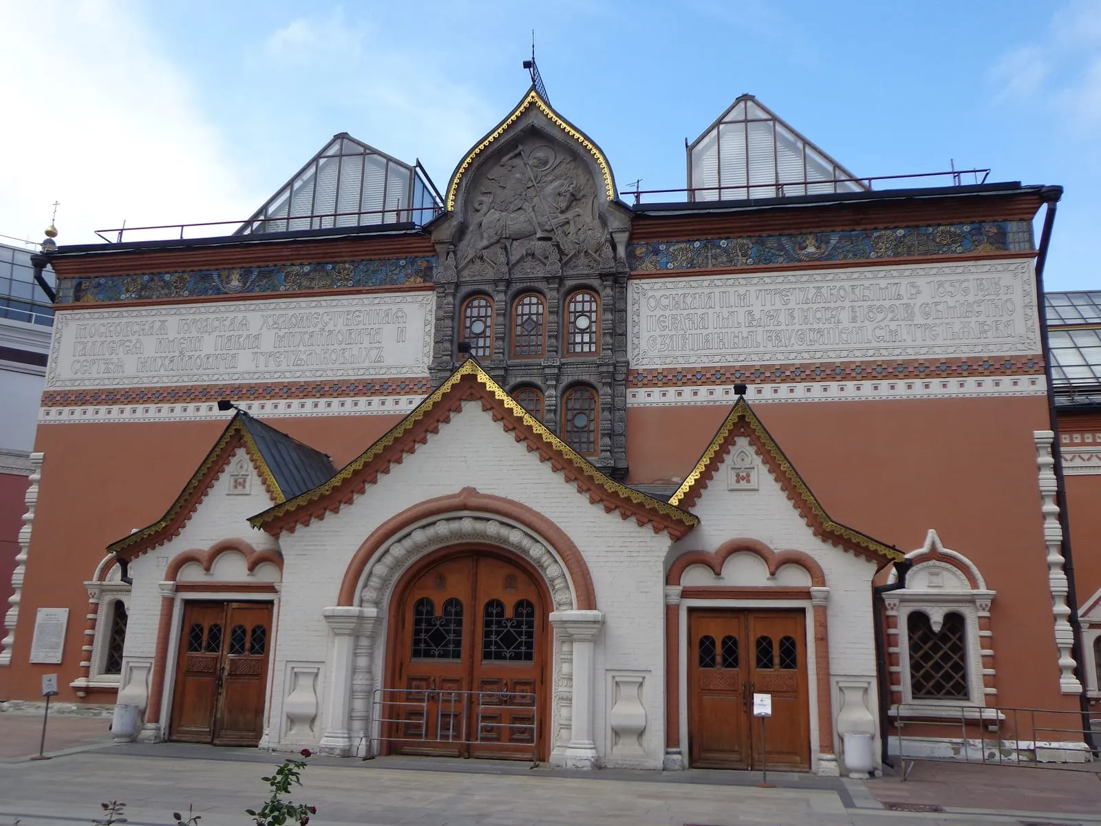 Главное здание Третьяковской галереи в Лаврушинском переулке, фасад в виде древнерусского терема